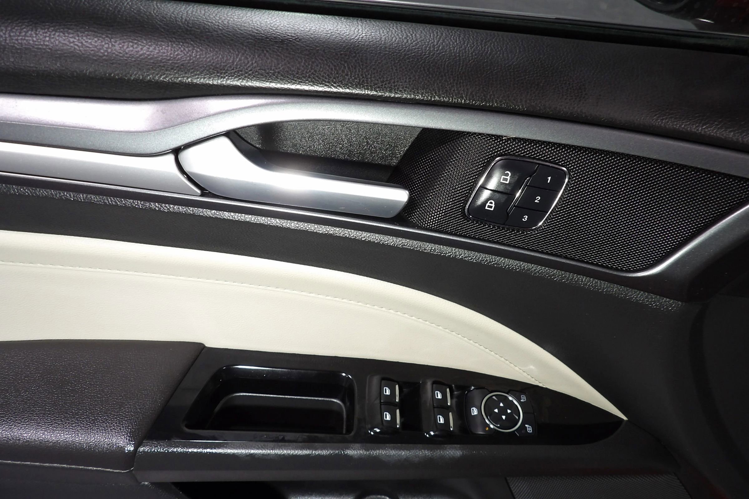 Used 2015 Ford Fusion Titanium image 10