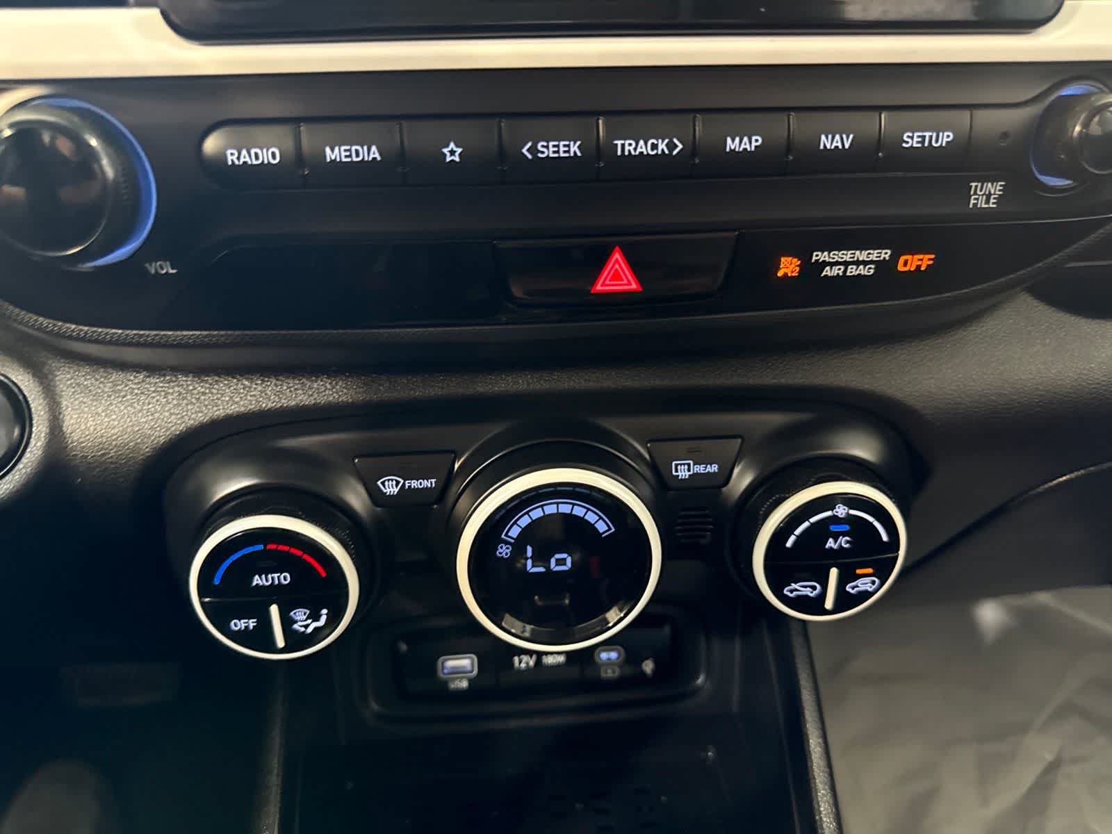 Used 2023 Hyundai Venue Limited FWD image 26