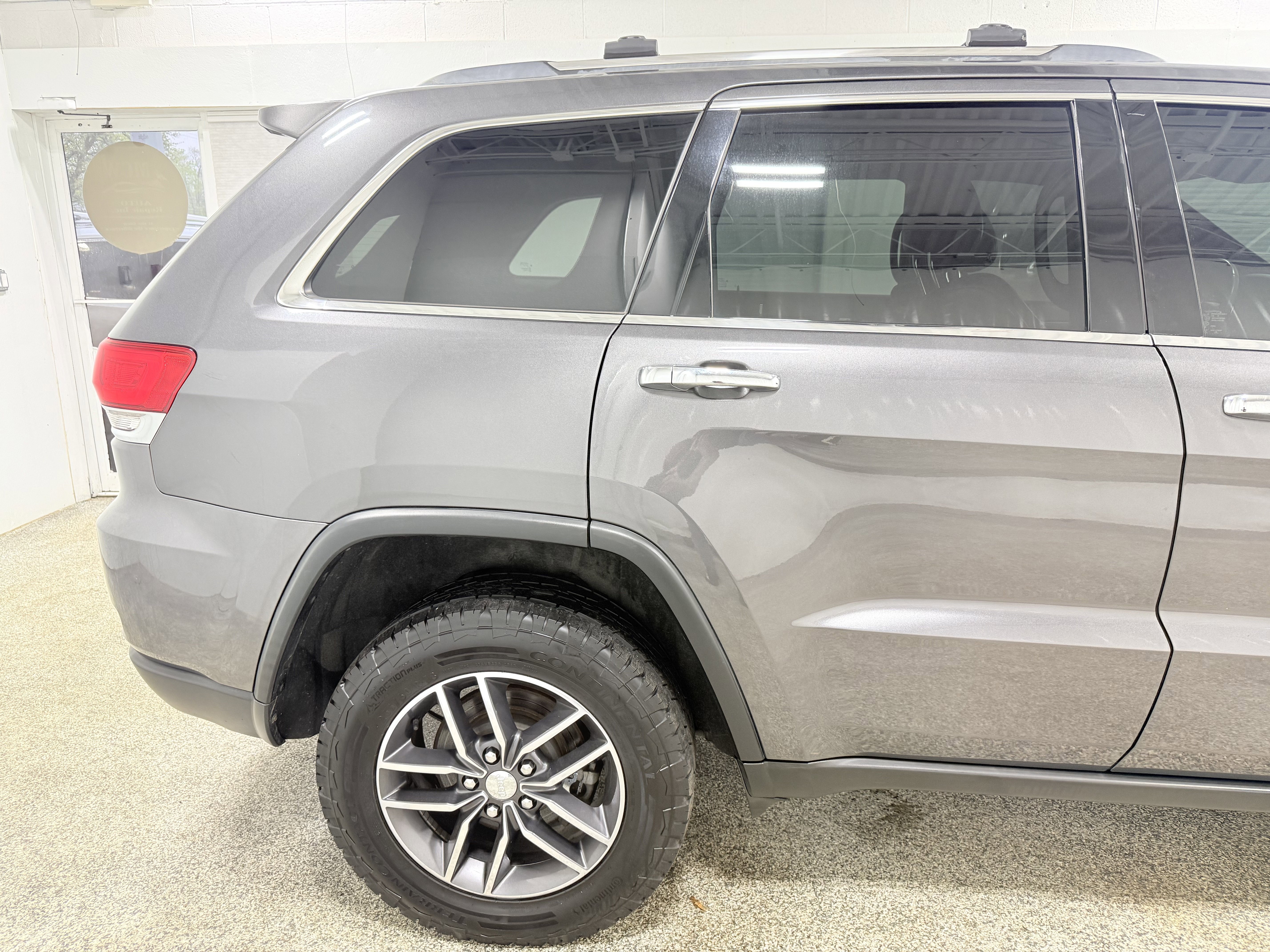 Used 2017 Jeep Grand Cherokee Limited w/ Luxury Group II AWD/4WD image 7