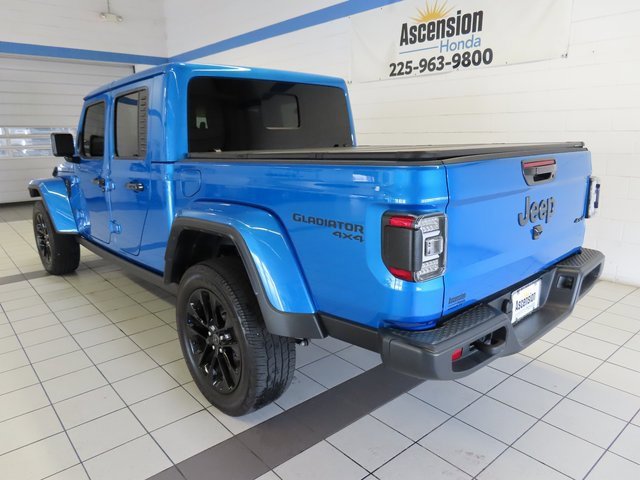 Used 2025 Jeep Gladiator Sport image 11