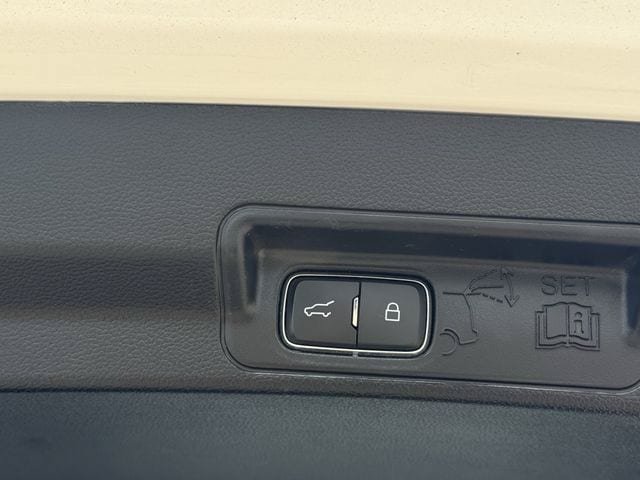 Used 2021 Ford Explorer Limited w/ Hybrid Equipment Group 310A AWD/4WD image 37