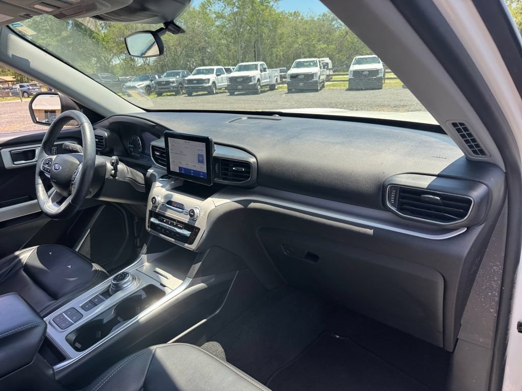 Certified 2023 Ford Explorer XLT w/ Equipment Group 202A RWD image 19