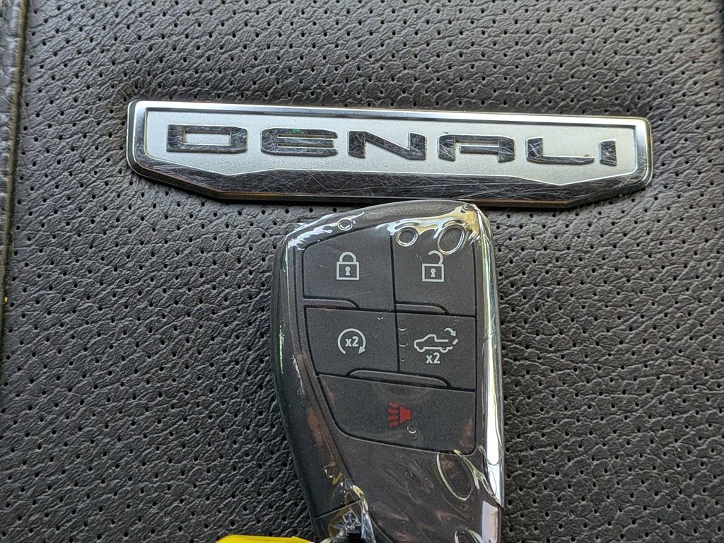 Used 2025 GMC Sierra 2500 Denali w/ Denali Reserve Package image 31