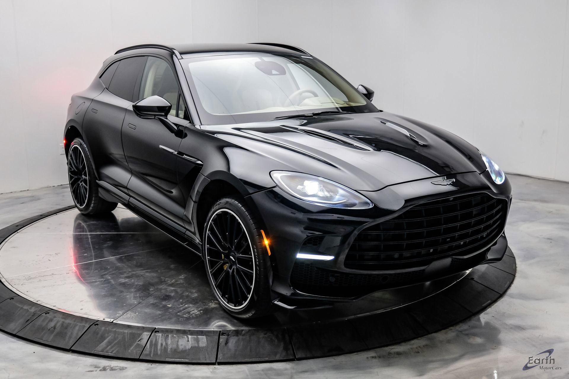 Used 2023 Aston Martin DBX 707 image 24