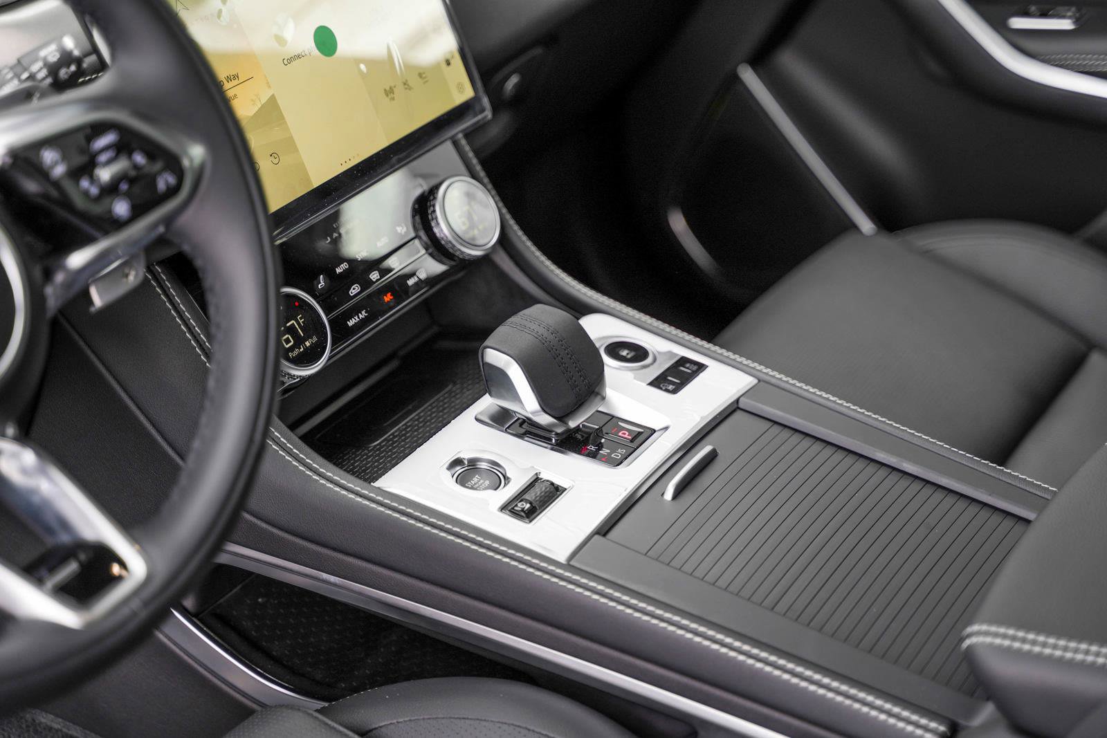 New 2025 Jaguar F-PACE R-Dynamic S image 22