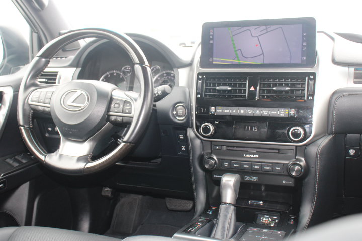 Used 2022 Lexus GX 460 Premium w/ Accessory Package AWD/4WD image 28