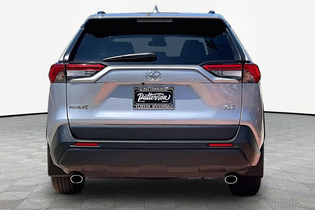 Used 2022 Toyota RAV4 XLE w/ Convenience Package FWD image 4