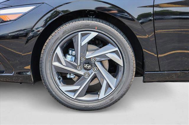 New 2025 Hyundai Elantra Limited image 9