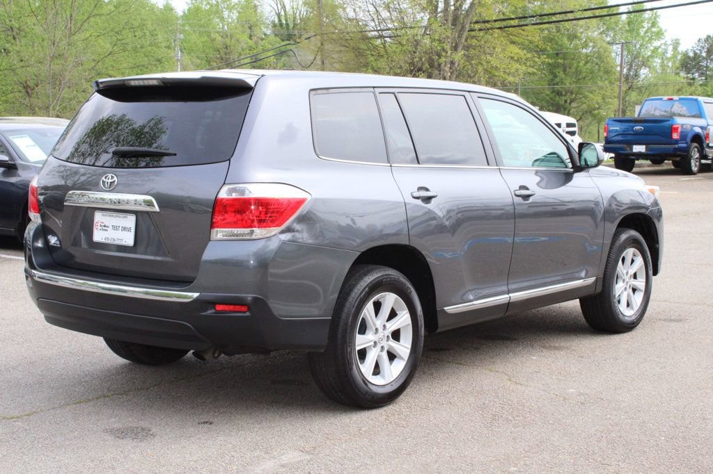 Used 2013 Toyota Highlander Plus w/ Cold Weather Pkg image 7