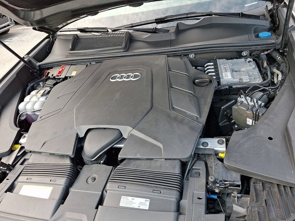 Used 2019 Audi Q8 Prestige w/ Luxury Package AWD/4WD image 28
