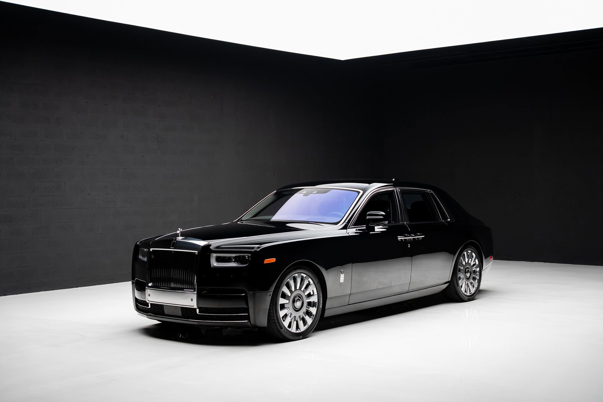 Used 2019 Rolls-Royce Phantom Sedan image 4
