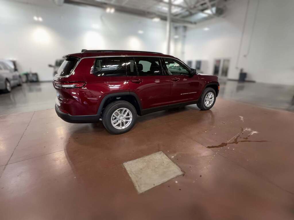 New 2025 Jeep Grand Cherokee L Laredo image 13