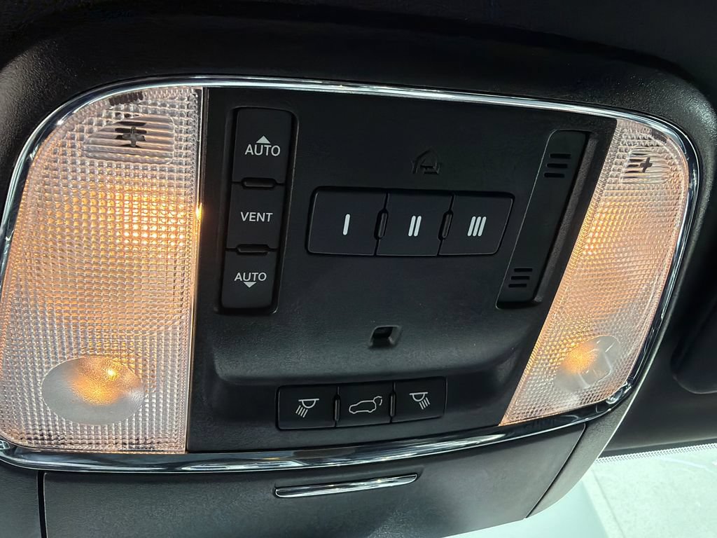 Used 2020 Jeep Grand Cherokee Limited AWD/4WD image 33