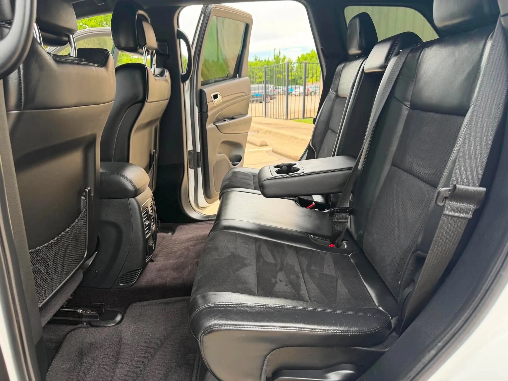 Used 2018 Jeep Grand Cherokee Altitude RWD image 12