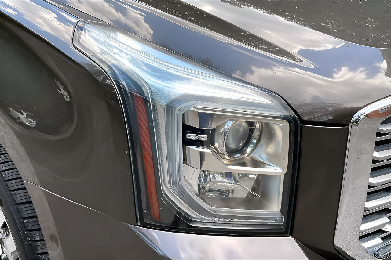 Used 2020 GMC Yukon Denali RWD image 35