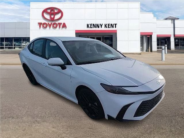 Used 2025 Toyota Camry SE FWD image 1