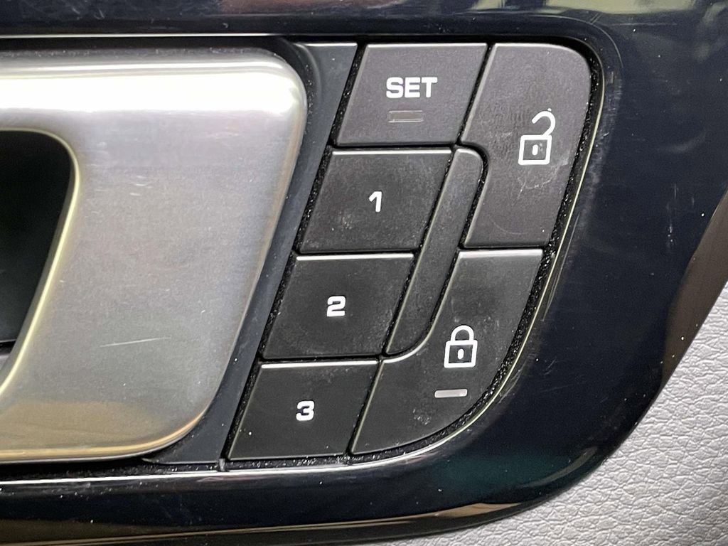 Certified 2023 Porsche Cayenne image 36