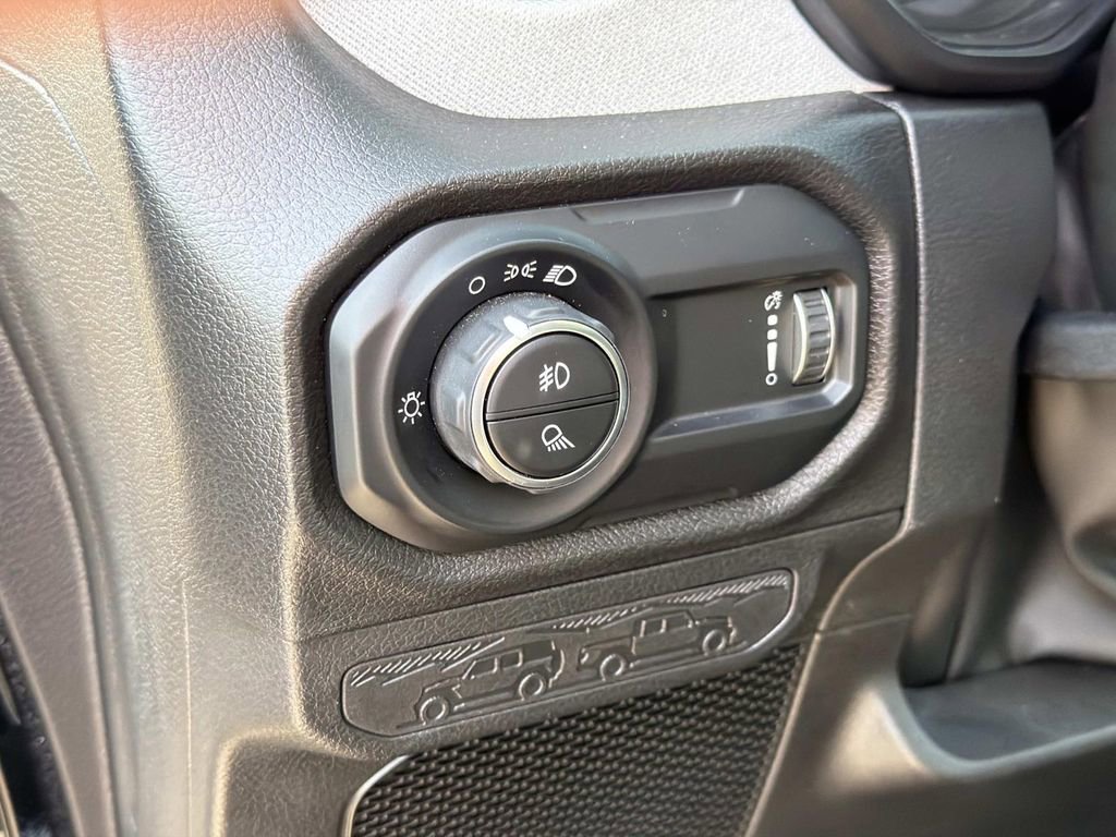 Used 2025 Jeep Gladiator Sport image 24