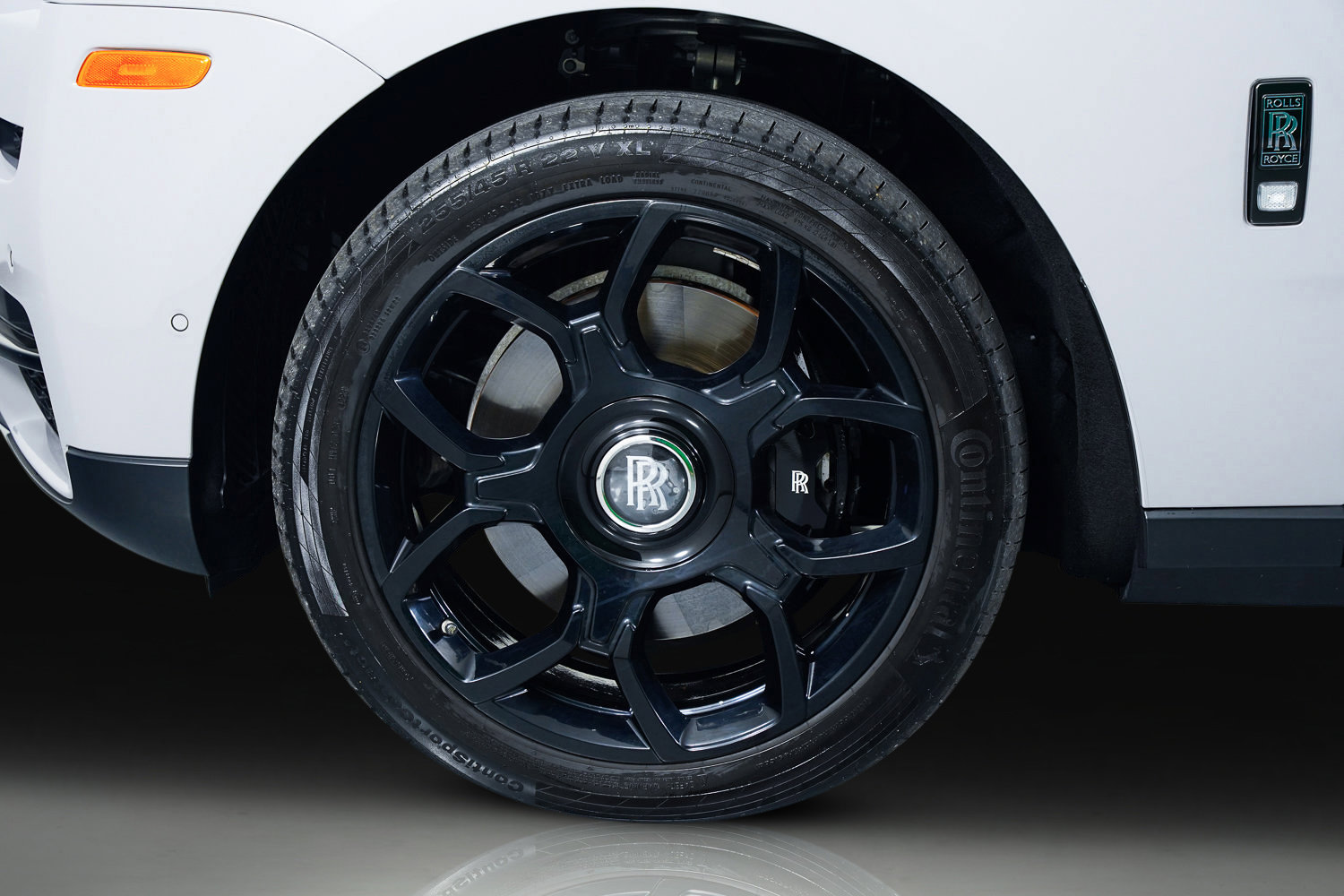 Used 2024 Rolls-Royce Cullinan Black Badge image 19