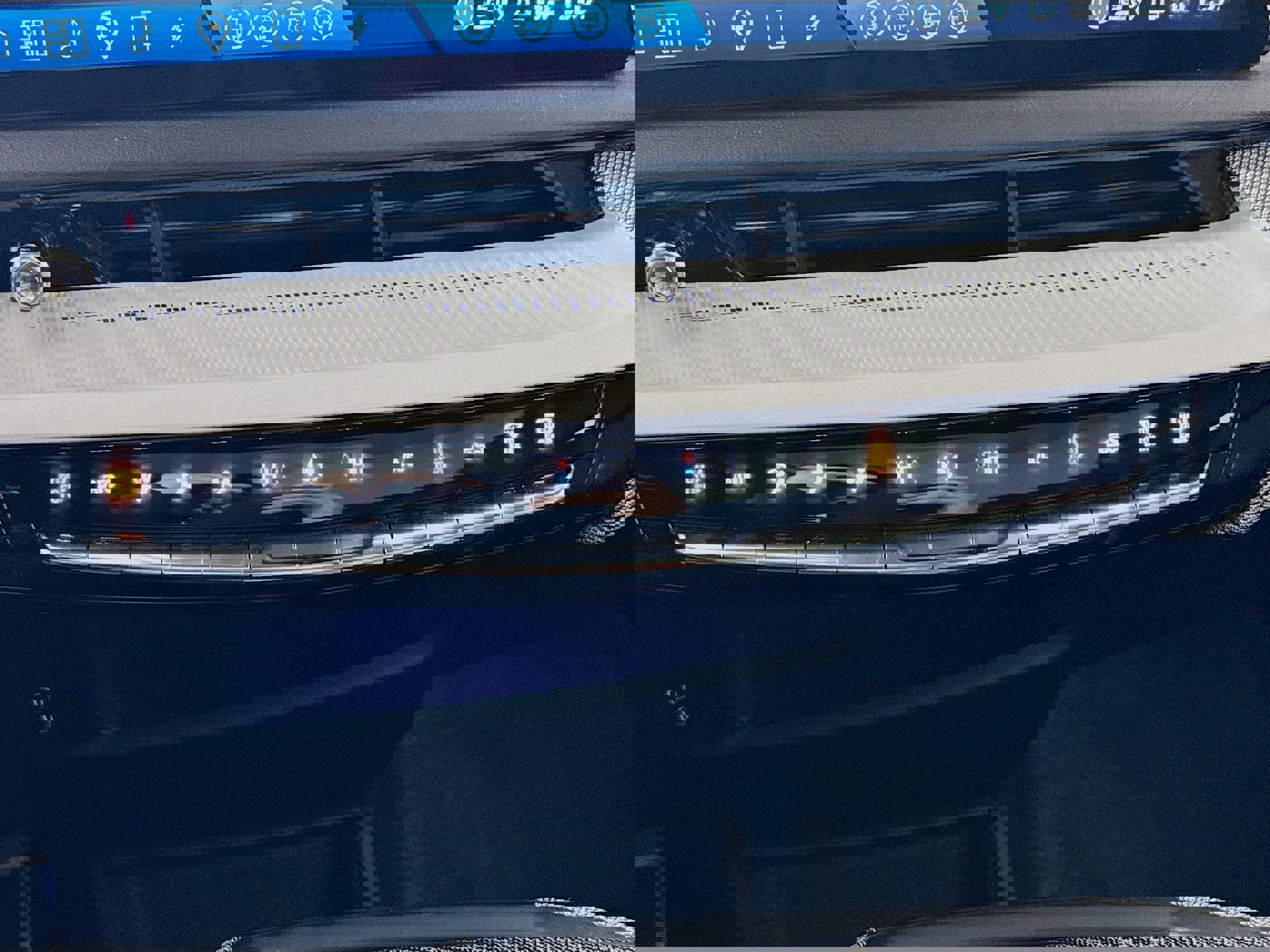 Used 2025 Cadillac Optiq Sport 2 image 20