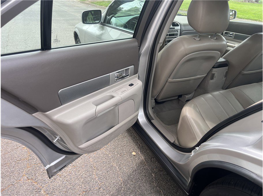 Used 2004 Lincoln LS image 10