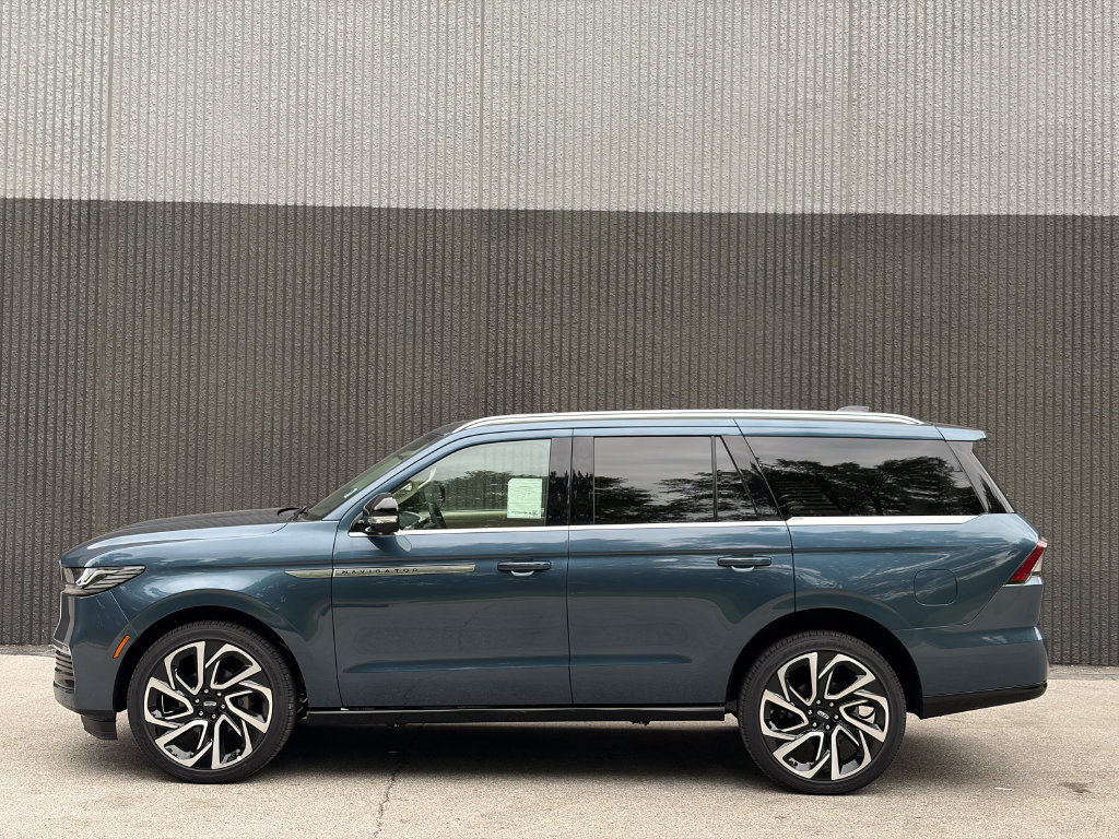 New 2027 Lincoln Navigator Reserve AWD/4WD image 4