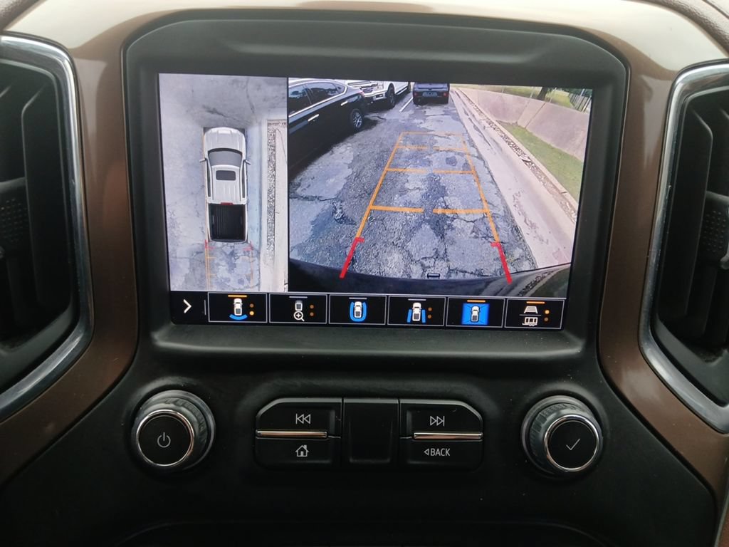 Used 2022 Chevrolet Silverado 1500 High Country w/ Technology Package AWD/4WD image 9