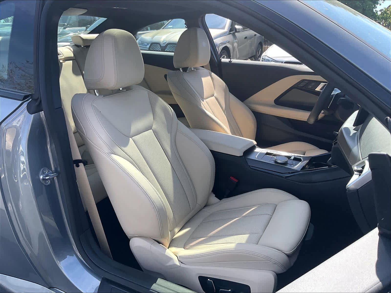 Used 2025 BMW 230i Coupe w/ Premium Package RWD image 9