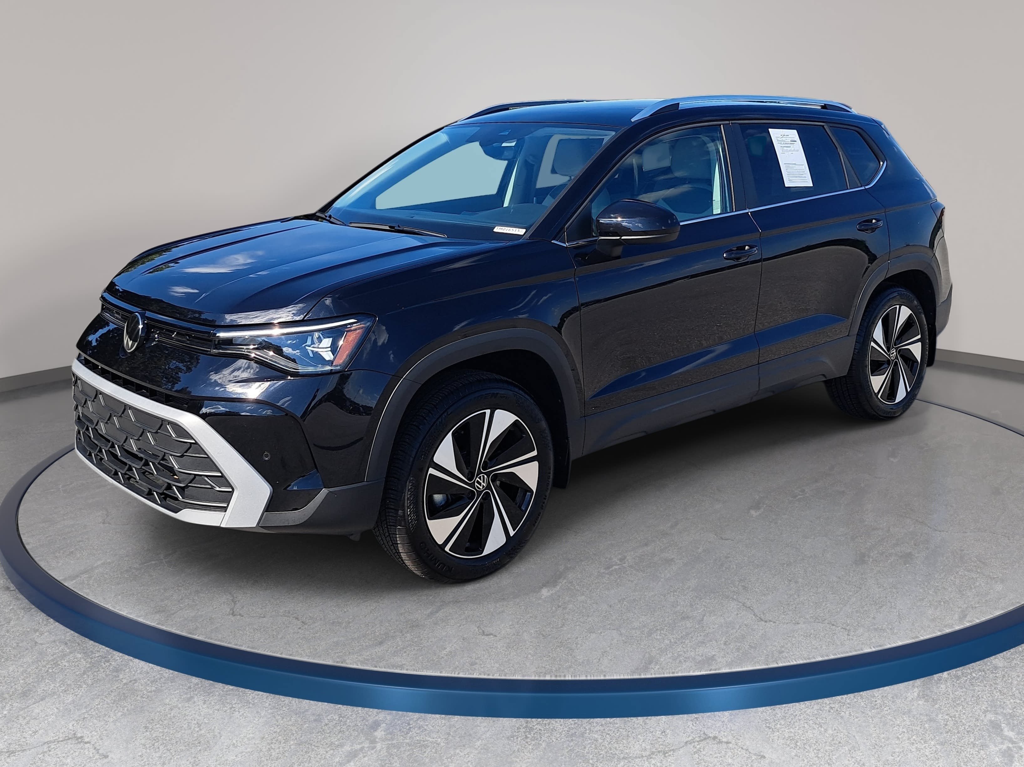 Used 2026 Volkswagen Taos SE AWD/4WD image 1