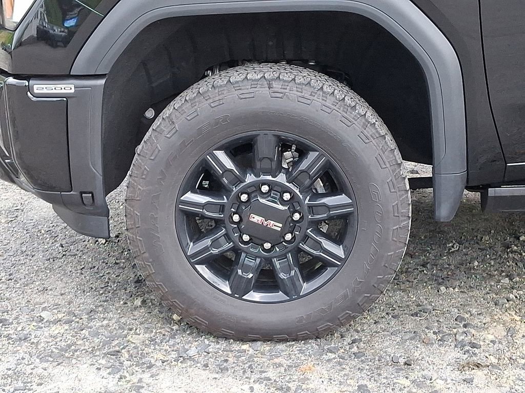 Used 2025 GMC Sierra 2500 AT4 w/ AT4 Premium Plus Package AWD/4WD image 8