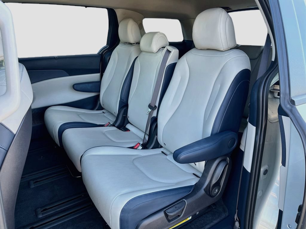 Certified 2026 Kia Carnival EX FWD image 29