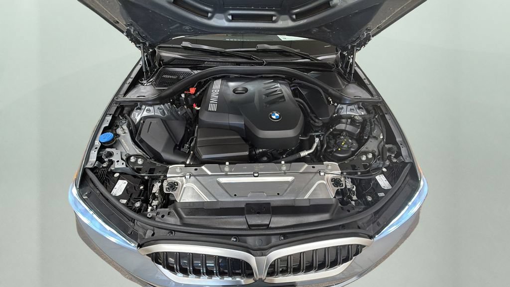 Used 2025 BMW 330i xDrive Sedan AWD/4WD image 32