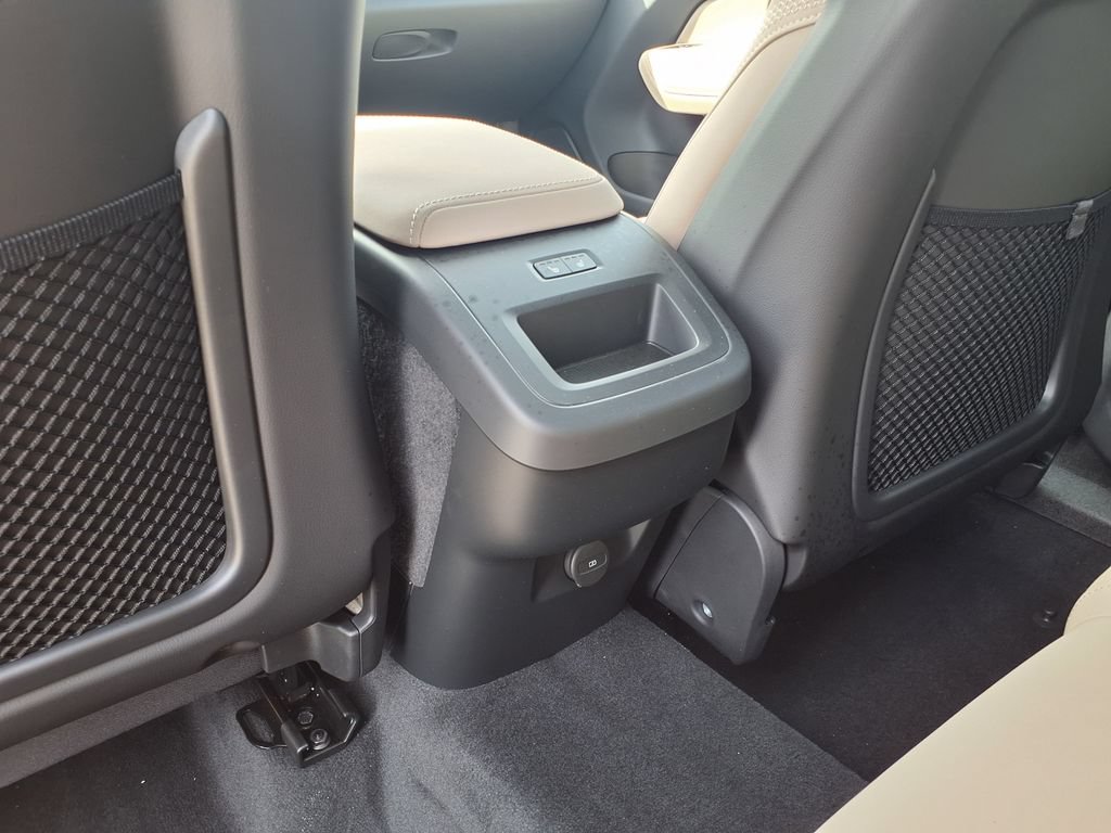 New 2026 Volvo XC60 B5 Plus w/ Protection Package Premier AWD/4WD image 17