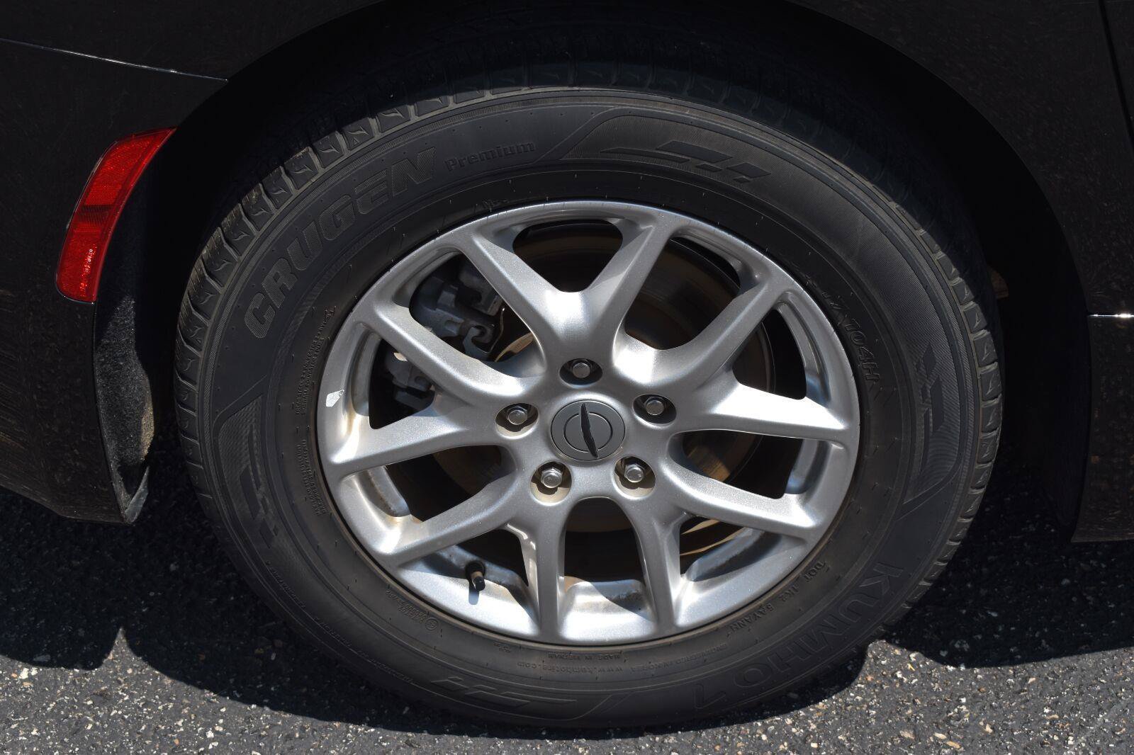 Used 2024 Chrysler Pacifica Touring-L FWD image 11