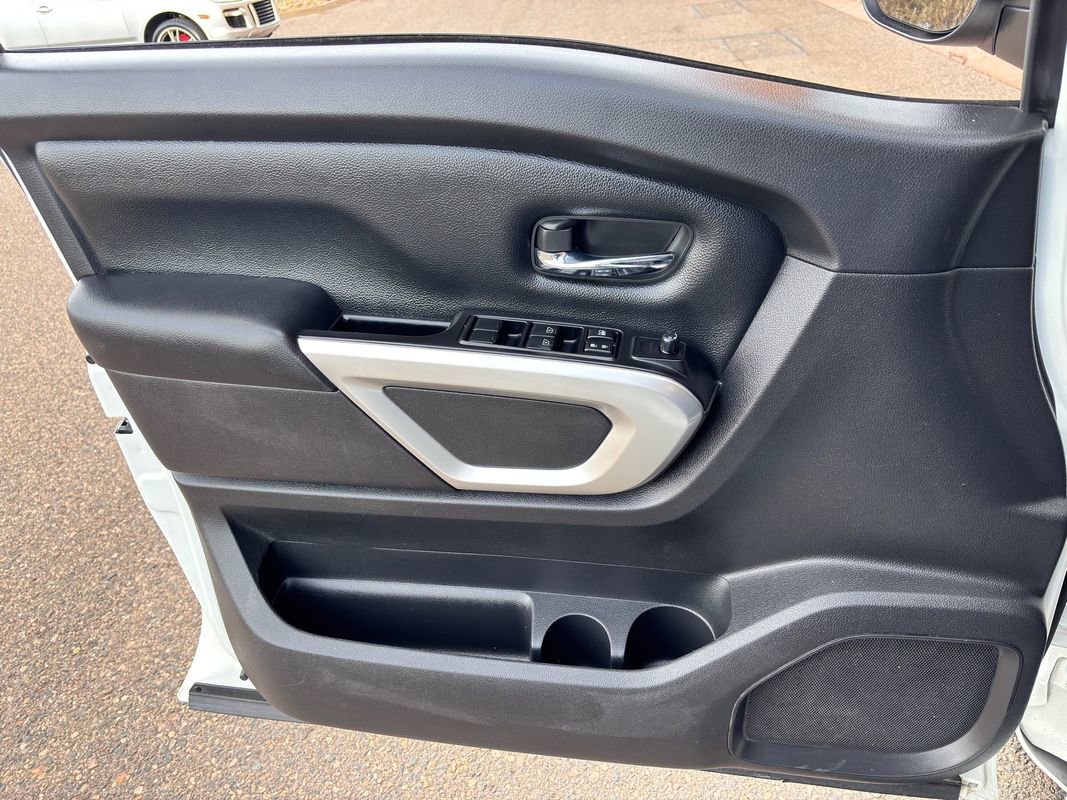 Used 2019 Nissan Titan SV image 27