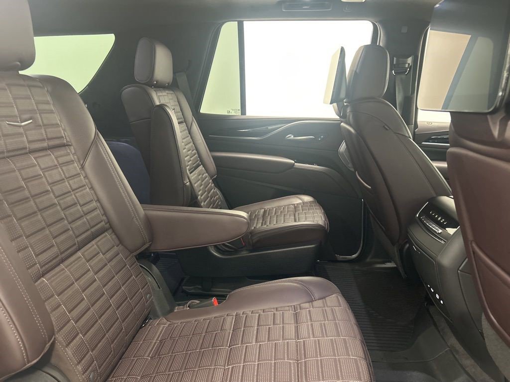 Certified 2022 Cadillac Escalade Premium Luxury Platinum AWD/4WD image 18