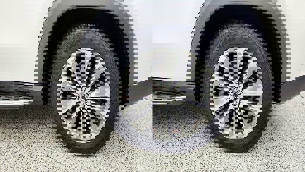 Used 2023 Mercedes-Benz GLE 350 4MATIC w/ 3rd Row Seat Package image 9