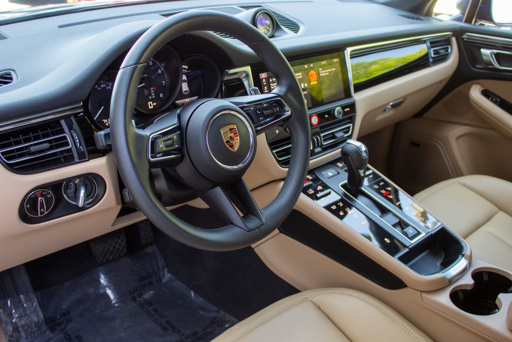 Used 2025 Porsche Macan AWD/4WD image 11