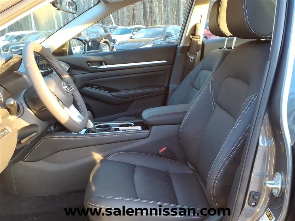 New 2025 Nissan Altima 2.5 SL FWD image 9