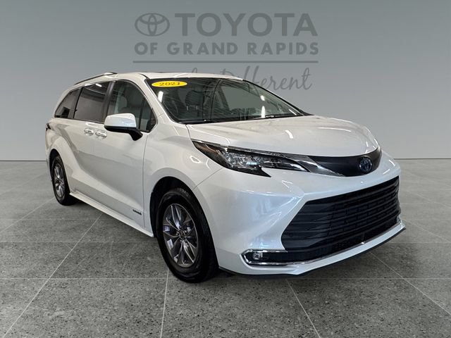 Certified 2021 Toyota Sienna XLE w/ XLE Plus Package AWD/4WD image 1