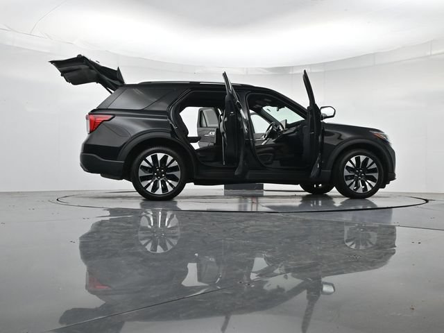 Certified 2025 Ford Explorer Platinum w/ LUX Leather Package AWD/4WD image 58