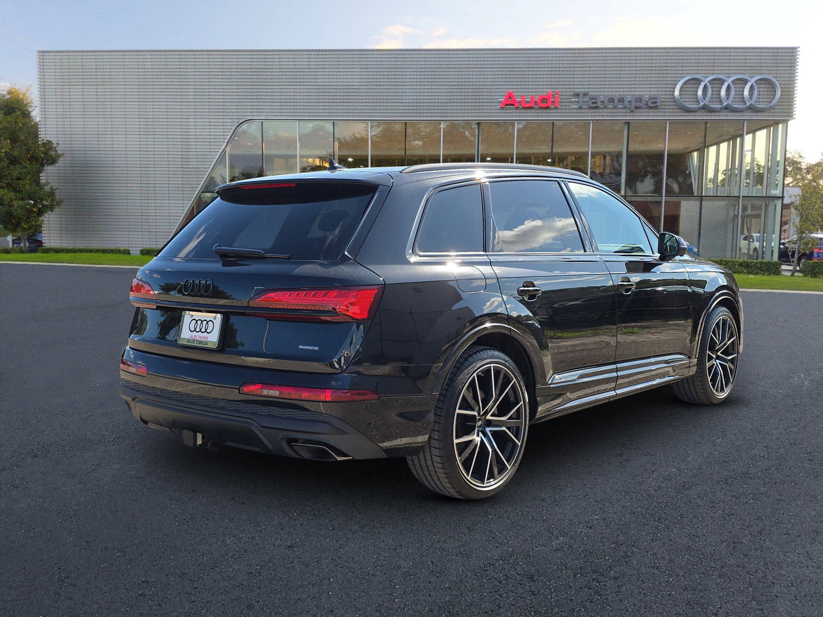 New 2025 Audi Q7 3.0T Prestige image 4
