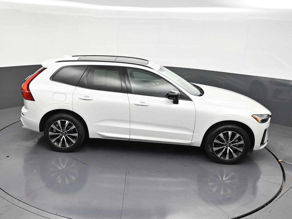 Used 2024 Volvo XC60 B5 Plus image 23