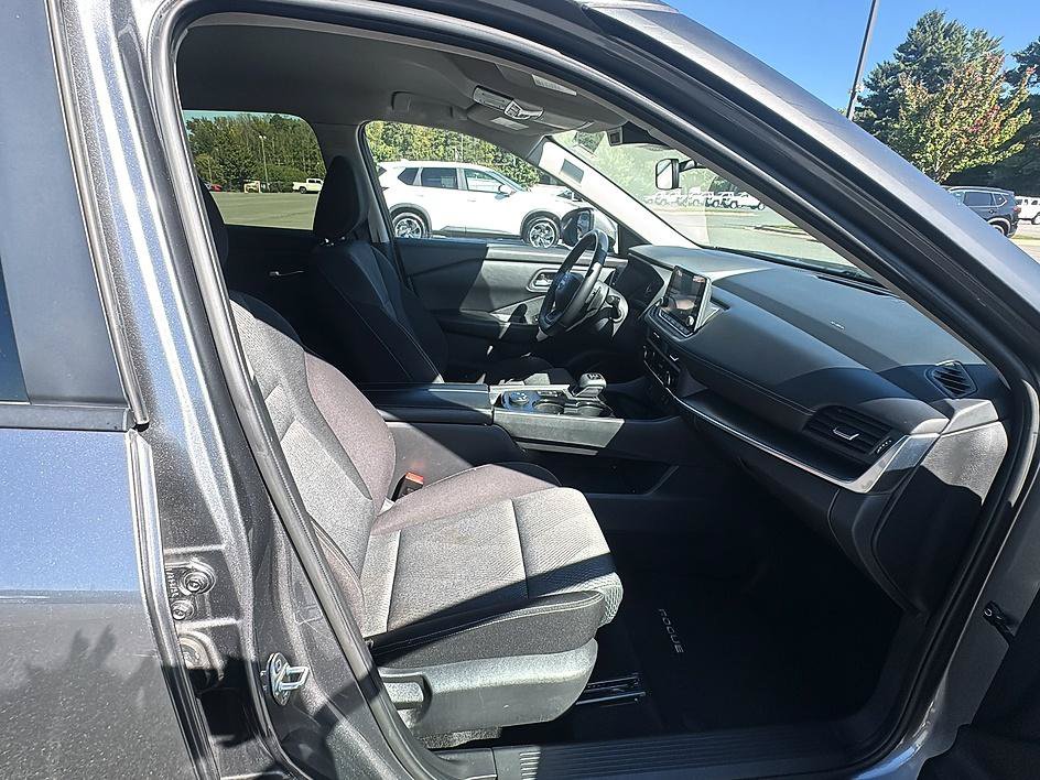 Certified 2025 Nissan Rogue SV AWD/4WD image 24