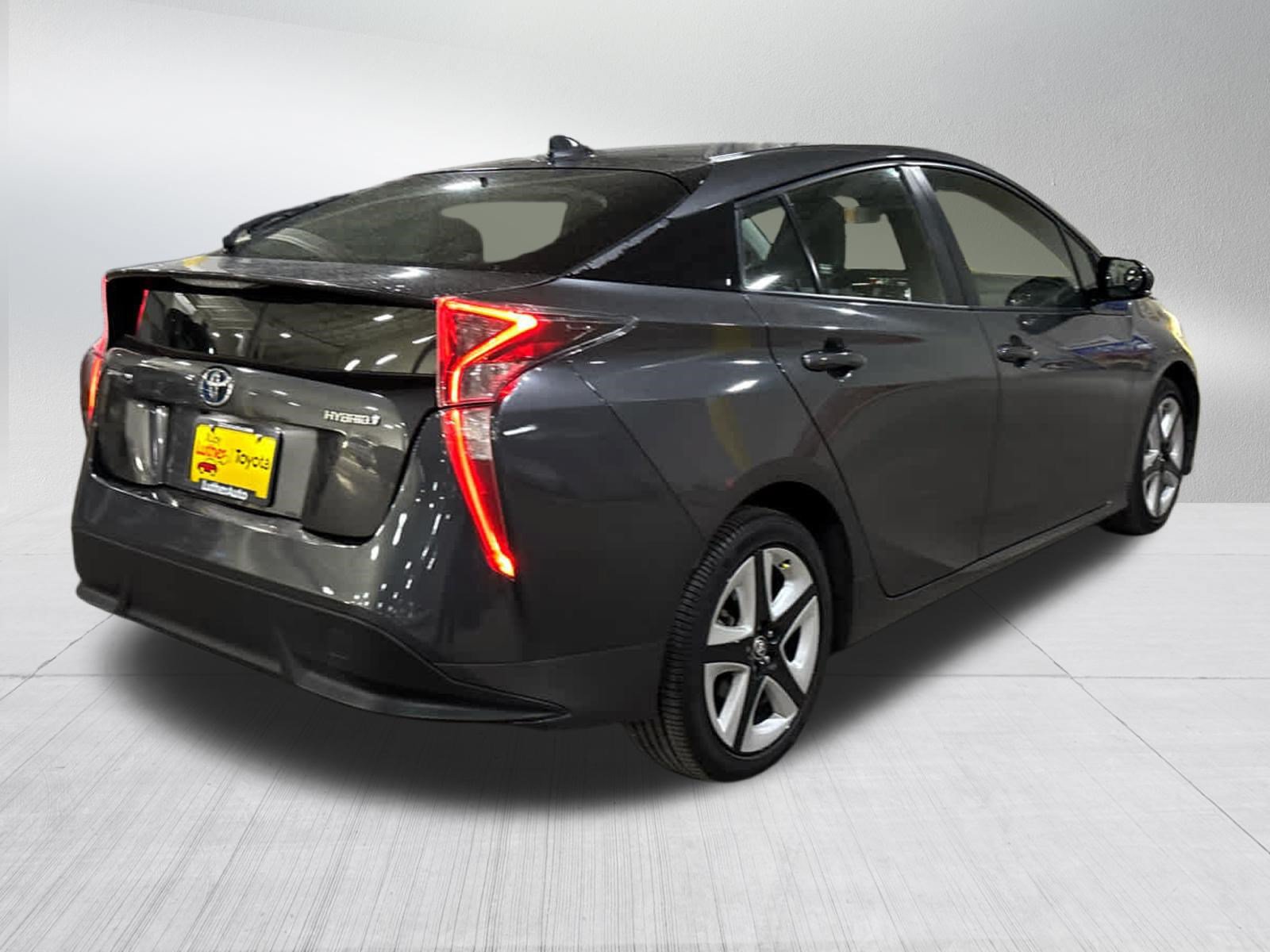 Used 2017 Toyota Prius Three Touring FWD image 6