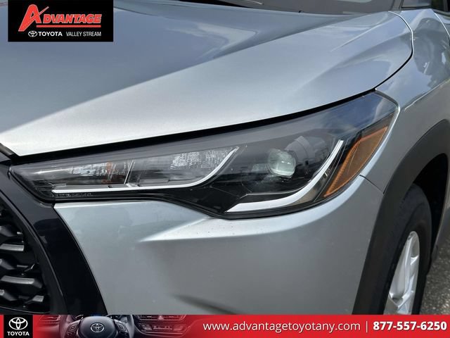 Used 2023 Toyota Corolla Cross LE AWD/4WD image 12