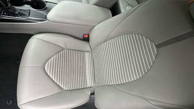 Used 2020 Toyota Camry SE w/ Carpet Mat Package FWD image 20