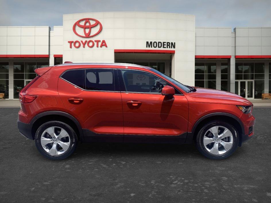 Used 2022 Volvo XC40 T5 Momentum AWD/4WD image 4