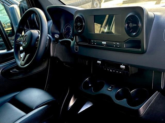 Used 2024 Mercedes-Benz Sprinter 3500 image 24