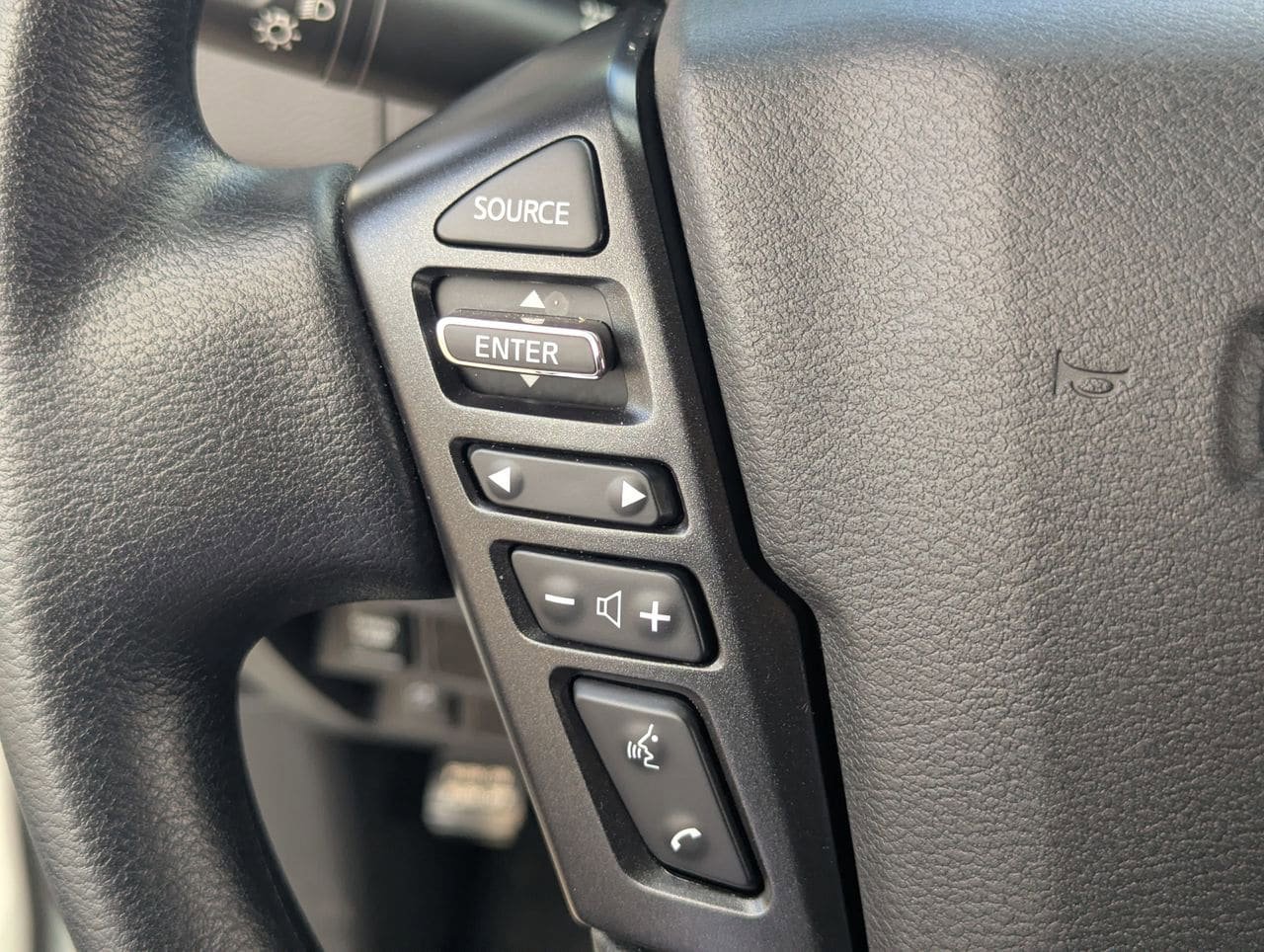 Used 2025 Nissan Frontier S RWD image 27